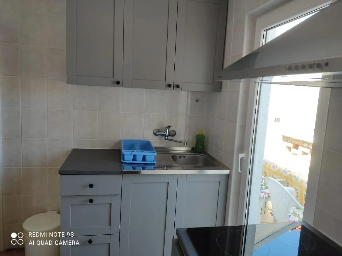 Apartments Nino Stivan 0*,